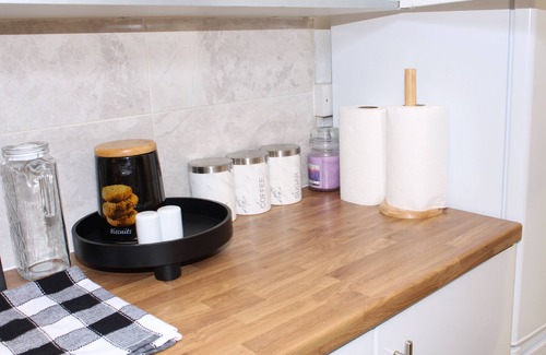 Derby Casa | F2S Serviced 2Bed House Wi-fi, Netflix, Parking, Train station nearby. Holiday!