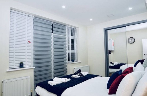 Redbridge Apartamento | F3- 690 Cranbrook Rd · Stunning Apt | Free Parking | Private Garden