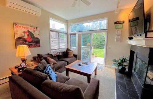 Bretton Woods Casa | F3 Well appointed Townhome a short walk to the Mount Washington Hotel 1 minute to ski area