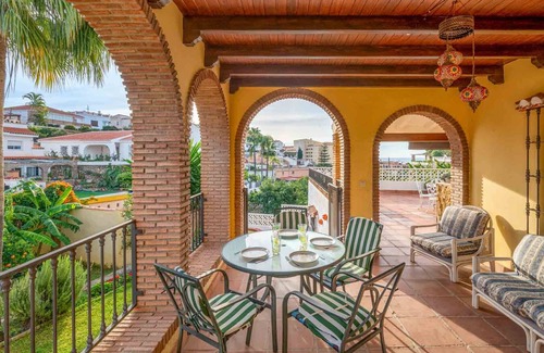 Almuñécar Villa | Fab 6 bed villa with private pool 300m from beach