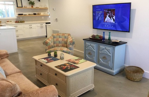 Lake Ida Shores Casa | Fab House w/Screen Porch and Yard. Premier Neighborhood. Walk to Downtown!