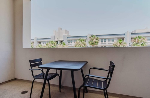Mid-Wilshire Apartamento | Fab Mid-Wilshire Studio w/ Gym & Roof Lounge, nr Dining, by Blueground