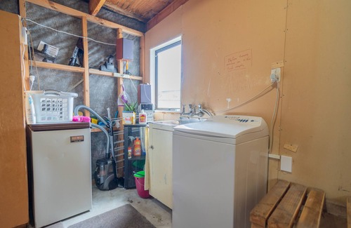 Te Anau Casa | FAB ON FERGUS - TE ANAU HOLIDAY HOME, pet friendly in Te Anau