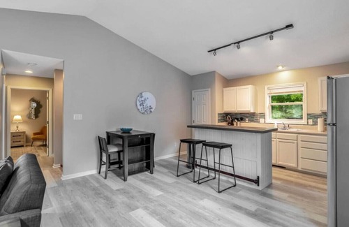 Royal Pines Casa | Fab South Asheville Townhome Hot Tub Pet Friendly