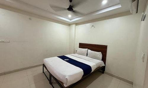 Kondapur Hotel | FabExpress Blue Diamond
