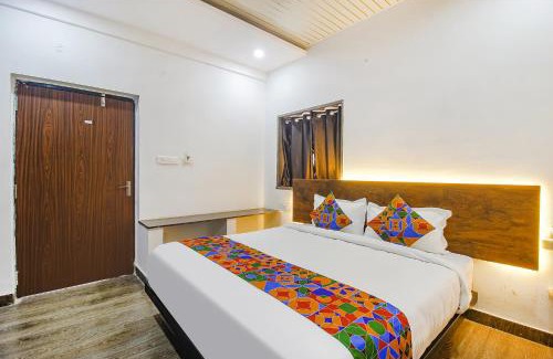 Manikonda Hotel | FabExpress Dark Inn - Nr Lanco Hills Road