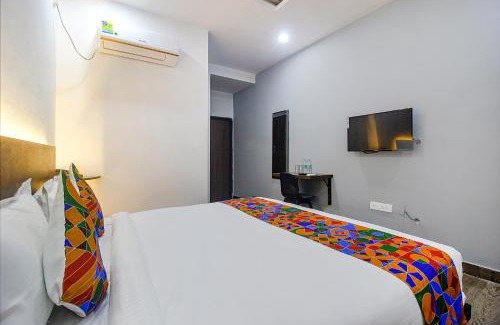 Manikonda Hotel | FabExpress Dark Inn - Nr Lanco Hills Road
