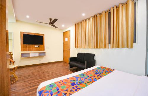 New Friends Colony Hotel | FabExpress Hari Nagar Ashram