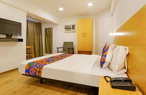 Vile Parle Hotel | Fabexpress Highway Residency