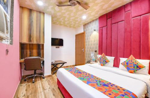 Delhi Hotel | FabExpress Jeet Stays - Near Dilshad Garden Metro Station