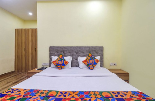 Danapur Hotel | FabExpress Le Gardenia