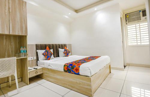 Adarsh Nagar Hotel | FabExpress Luxury Inn Adarsh Nagar Metro