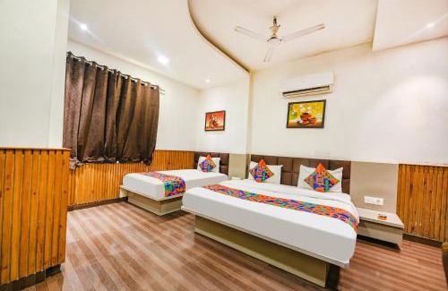 Azadpur Hotel | FabExpress Shri Sai DX - Nr Adarsh Nagar Metro