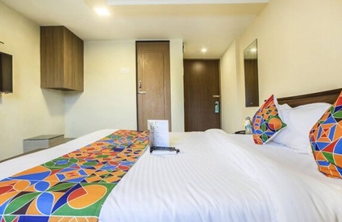 Kurla West Hotel | Fabexpress Silver Lake