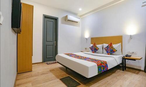 Delhi Hotel | FabExpress Urban Residency Model Town