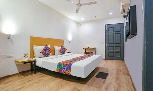 Delhi Hotel | FabExpress Urban Residency Model Town