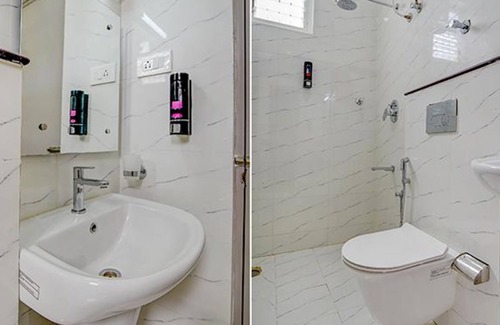 Kadubeesanahalli Hotel | Fabhotel Aiyyangaar Inn