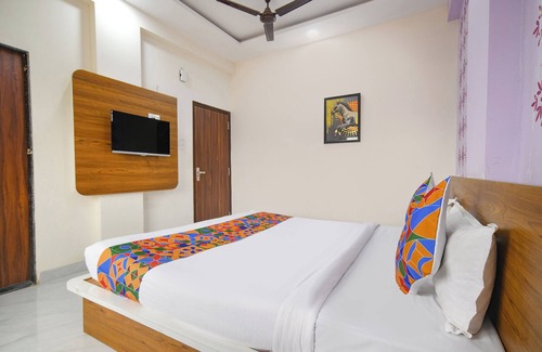 Rau Hotel | Fabhotel Chirag Inn