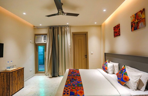 Sector 70 Hotel | Fabexpress Aroma Corporate Suites
