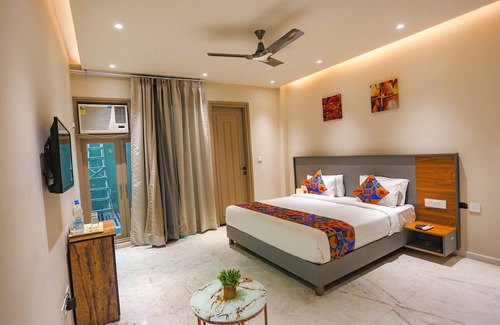 Sector 70 Hotel | Fabexpress Aroma Corporate Suites