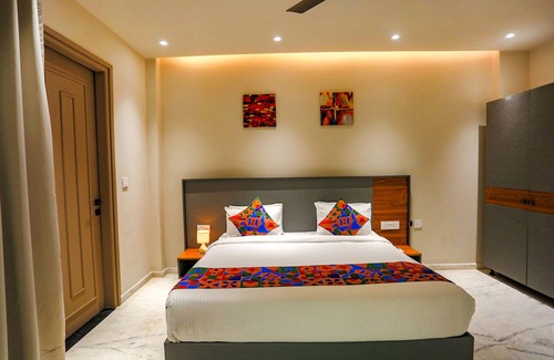 Sector 70 Hotel | Fabexpress Aroma Corporate Suites