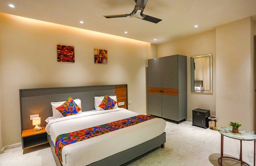 Sector 70 Hotel | Fabexpress Aroma Corporate Suites