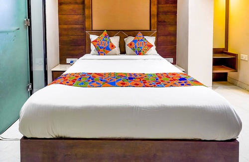 Block E Hotel | Fabhotel Eros 211