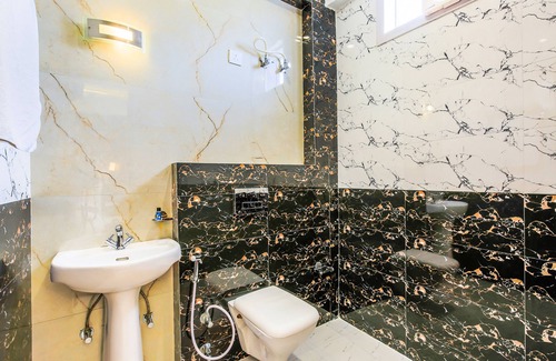 JP Nagar Hotel | Fabhotel Golden Stay