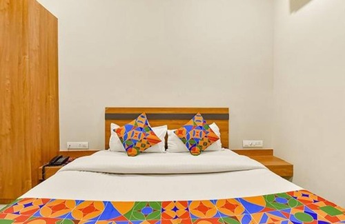 Surat Hotel | Fabhotel Happinex