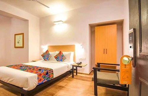 Taltala Hotel | Fabhotel Heera Holiday Inn