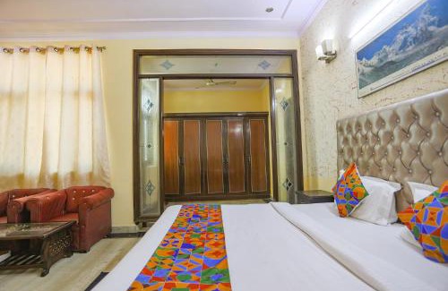 Noida Hotel | FabHotel HM Palace