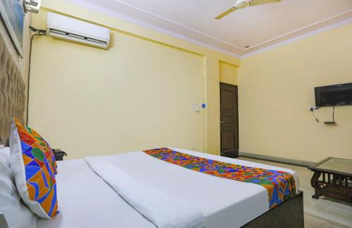 Noida Hotel | FabHotel HM Palace