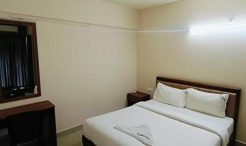 Kaloor Apartamento | FabHotel JK Grand