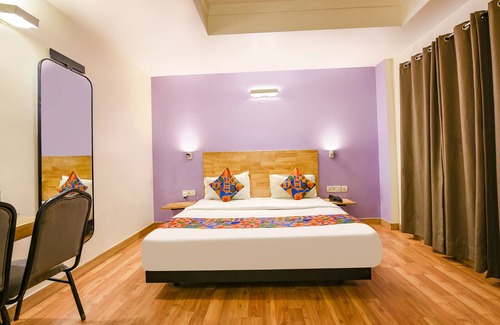 New Friends Colony Hotel | FabHotel The Centrum
