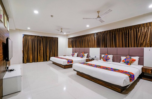 Surat Hotel | Fabhotel La Victoria
