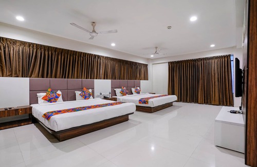 Surat Hotel | Fabhotel La Victoria