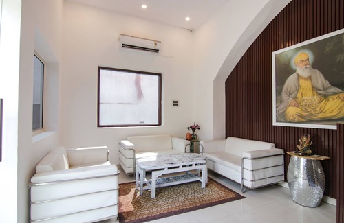 New Delhi Hotel | Fabhotel Marritt Grand