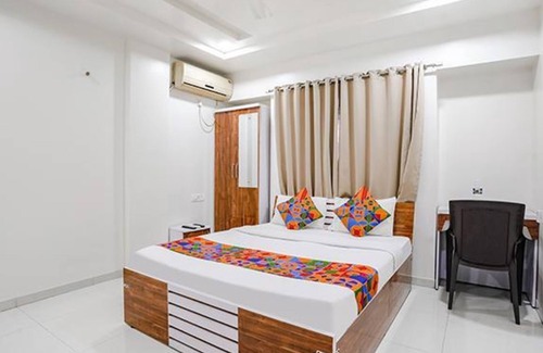 Mundhwa Hotel | Fabhotel Omkar Executive