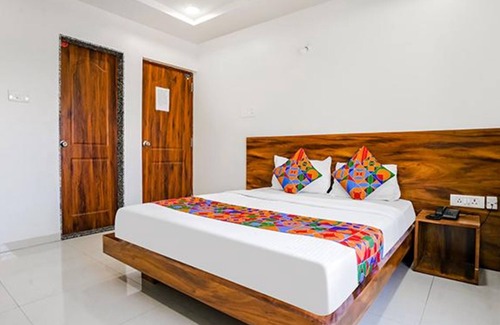Mundhwa Hotel | Fabhotel Omkar Executive