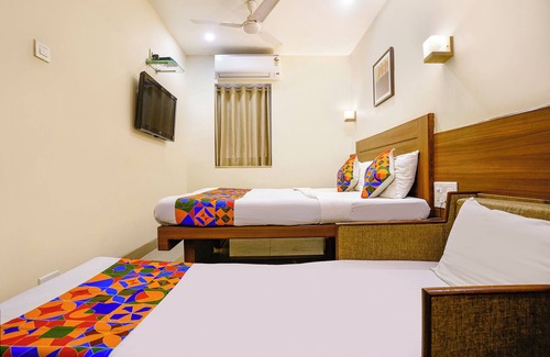 Grant Road Hotel | Fabhotel Rahat