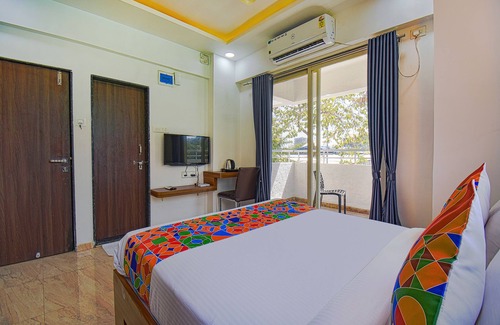 Mundhwa Hotel | Fabhotel Red Velvet Inn & Suites