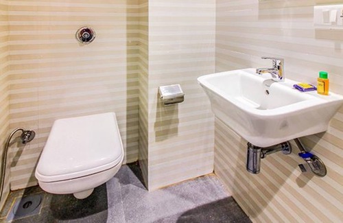 Kurla West Hotel | Fabhotel Rk International
