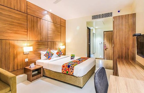 Kurla West Hotel | Fabhotel Rk International