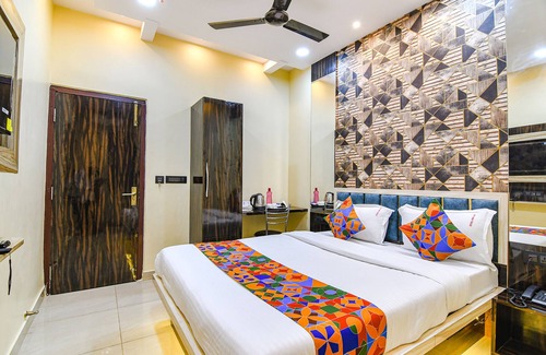 Taltala Hotel | Fabhotel Royal Park Inn
