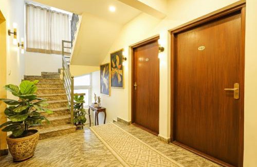 Domlur Hotel | FabHotel Royal Wood Premier -Nr Domlur