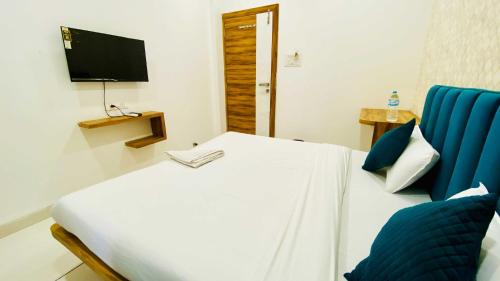Sanwer Hotel | FabHotel Shyam Palace