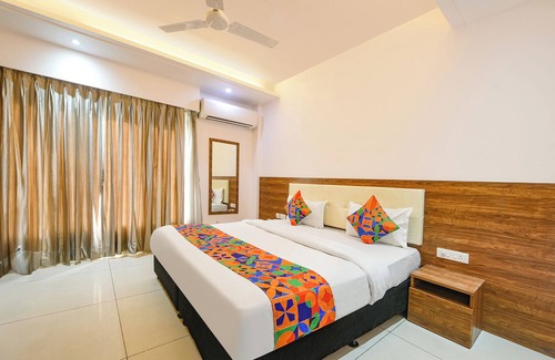 Dwarka Hotel | Fabhotel Silver Oak Bnb