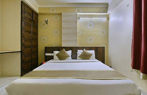 Raja Park Hotel | Fabhotel Sky Heights