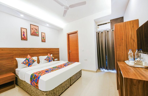 Dwarka Hotel | Fabhotel Sparkling