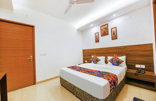 Dwarka Hotel | Fabhotel Sparkling